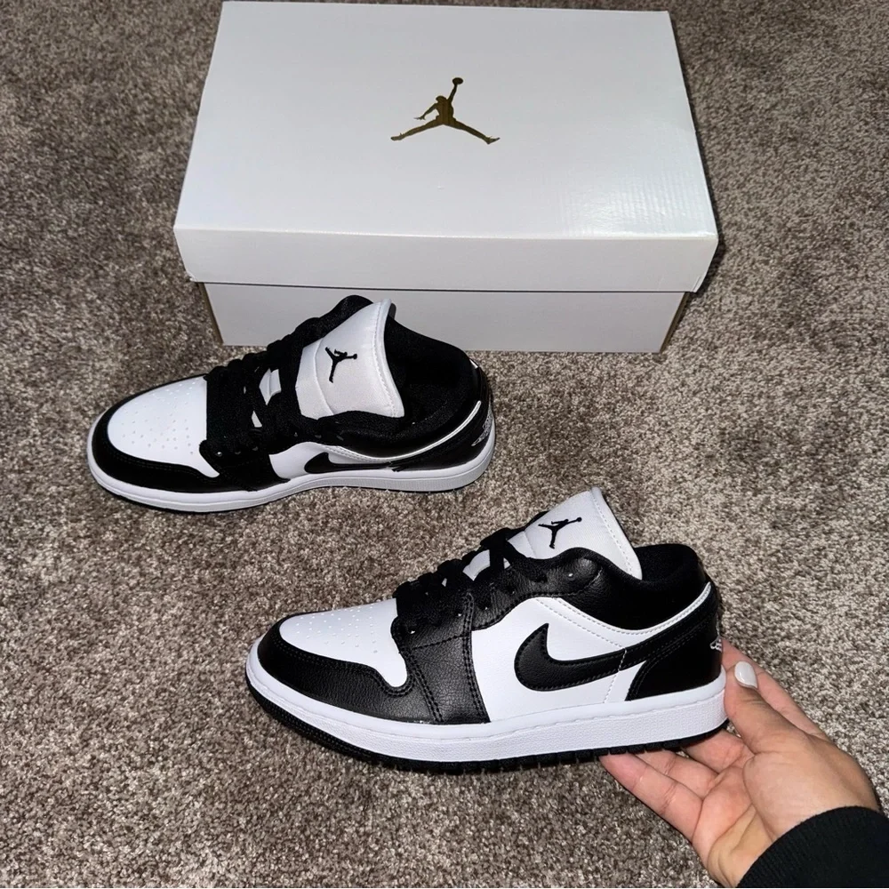 New Size 5 Nike Air Jordan 1 Low Sneakers Black White